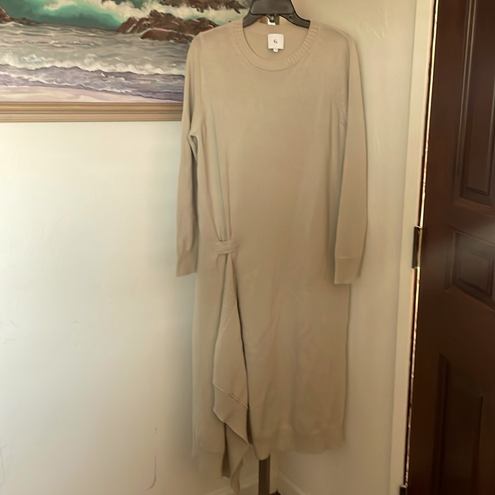 “G” 100% wool dress sweater